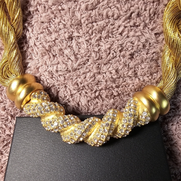 AUTHENTIC Givenchy Vintage Chunky Gold Necklace with Matching Clip On Earrings - Picture 2 of 10